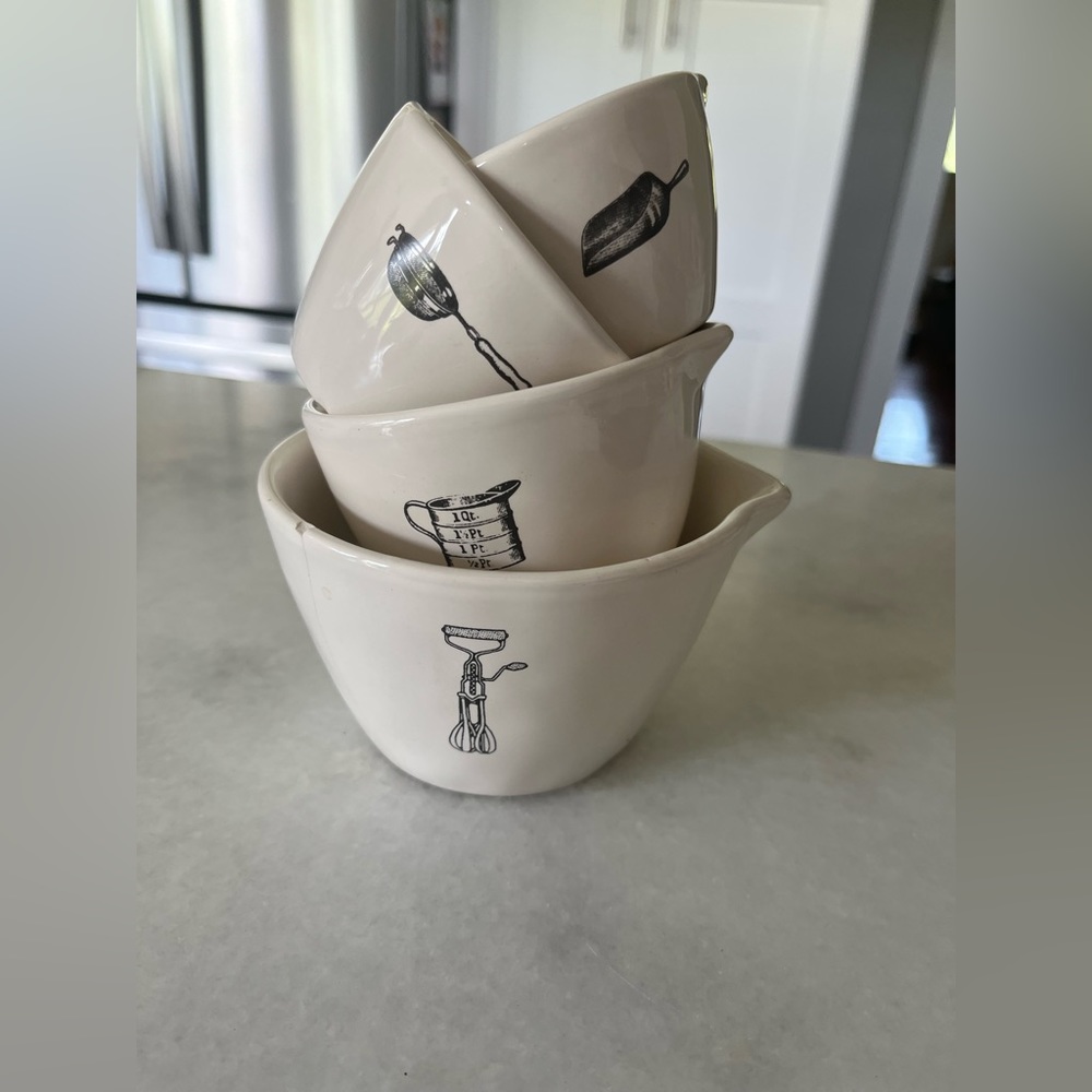 Rae Dunn icon measuring cups